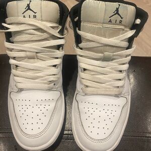 jordan 1 mid
size 7.5
